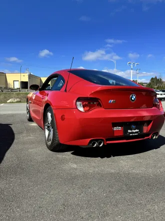 BMW Z4 M Coupé rouge, vue arrière.